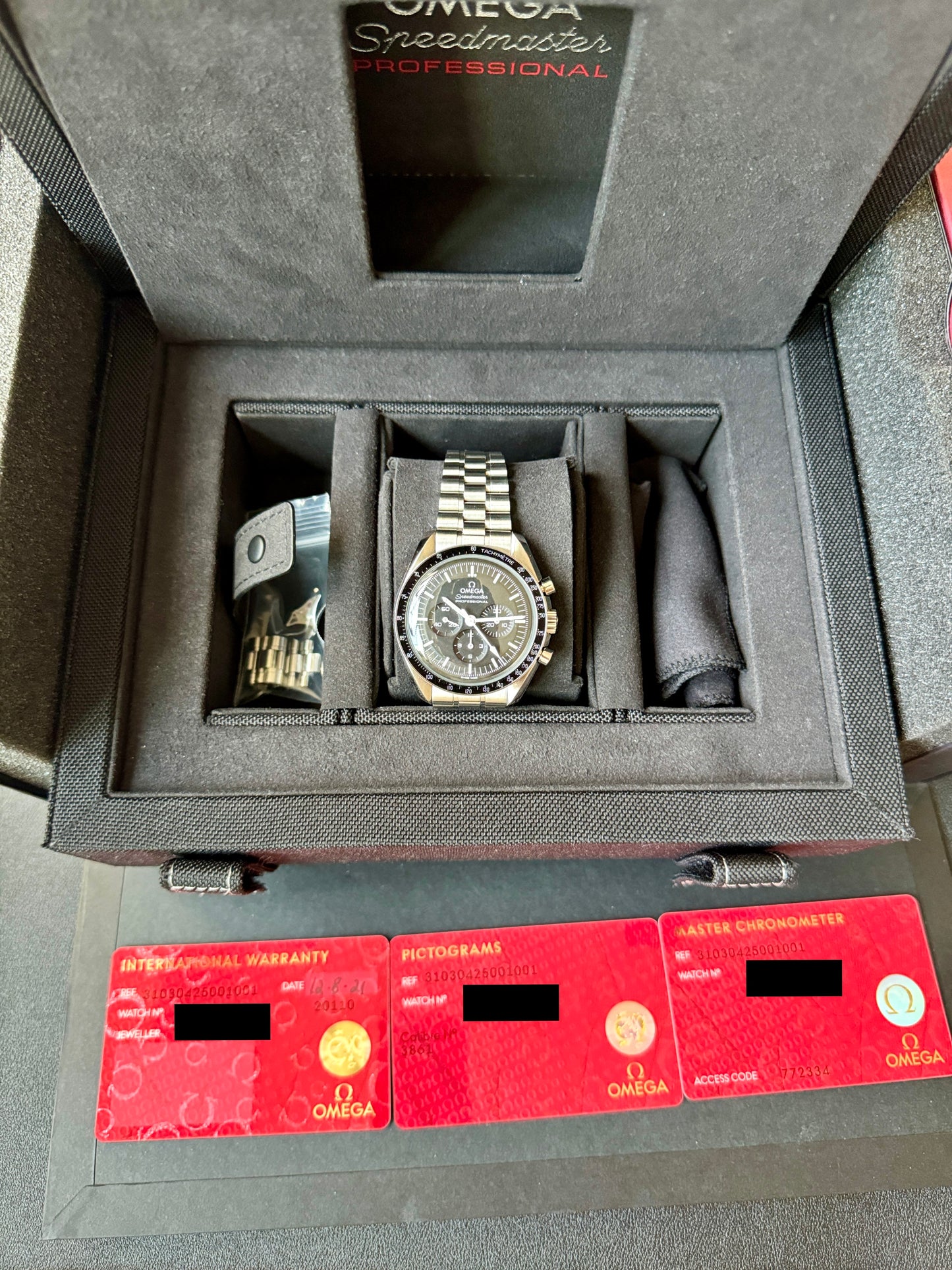 Omega Speedmaster Hesalite