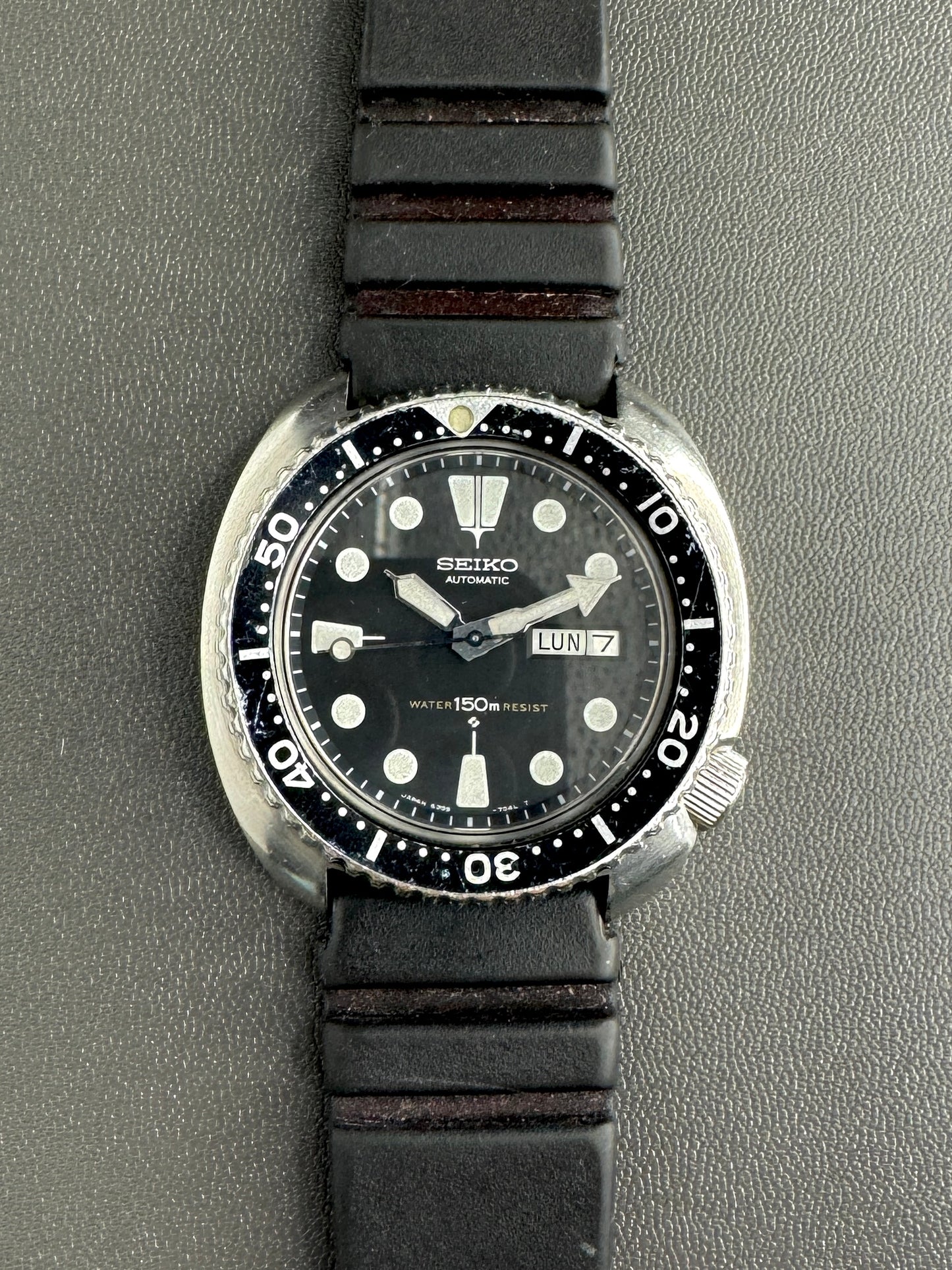 Seiko Turtle 6039-7040 Suwa dial from 1980